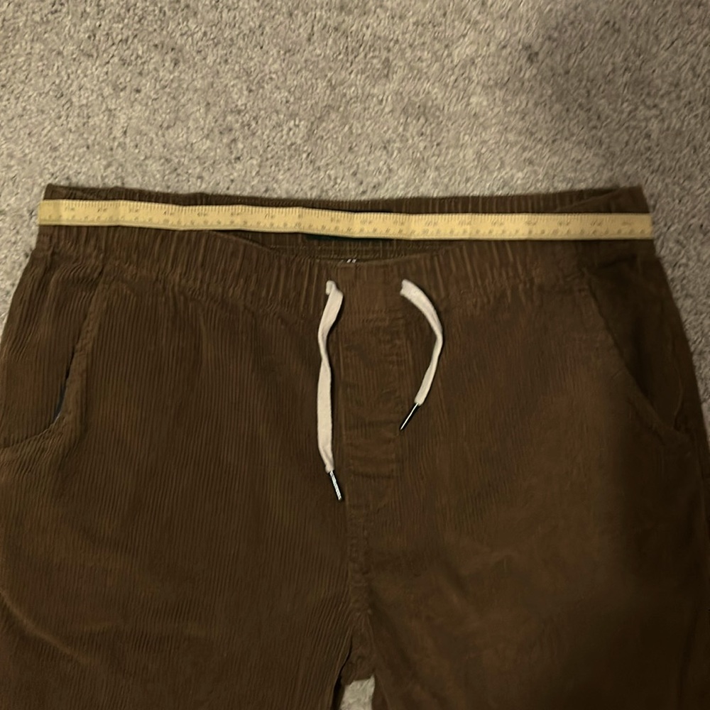 Cuffed joggers with lined texture that’s visible